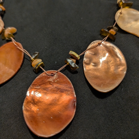 Shell 🐚 Necklace - Picture 2 of 3